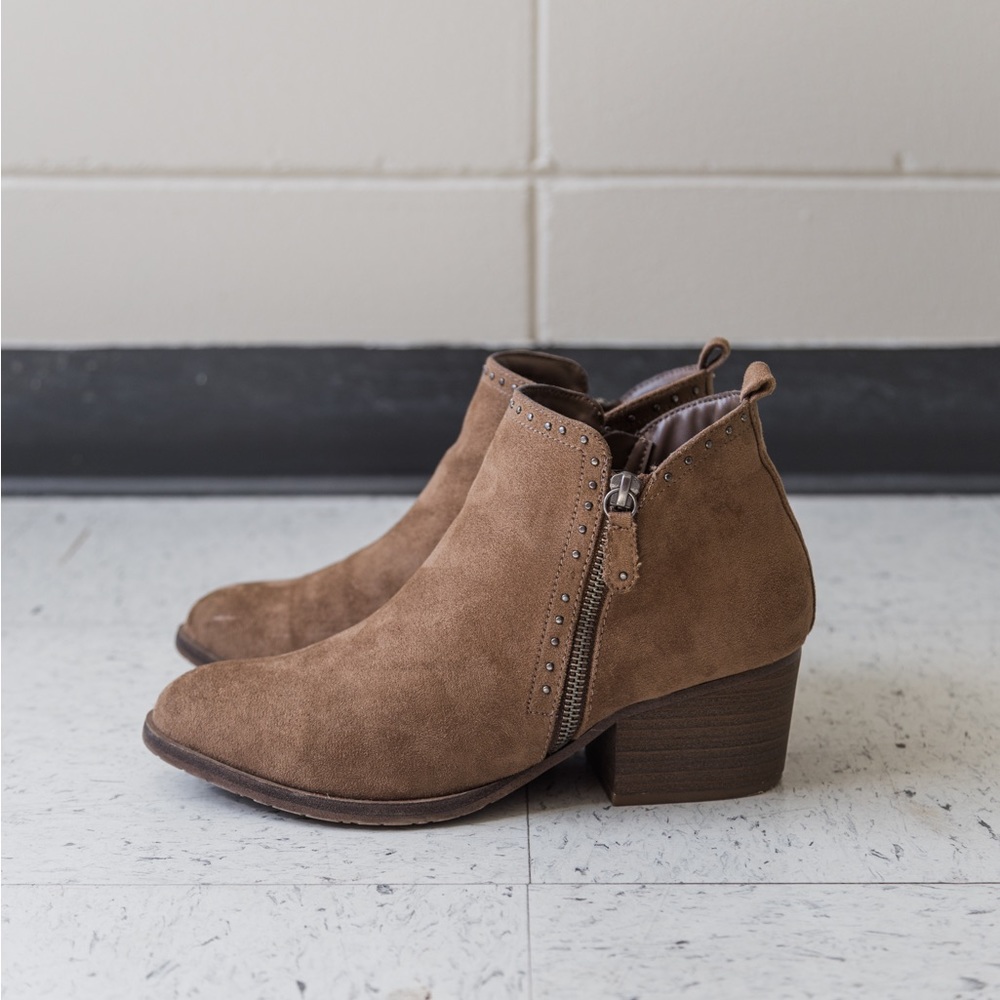 Tan Slightly Worn Sonoma 9.5 Ankle Boots